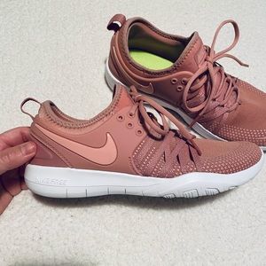 NIKE Free TR7 cross training shoes